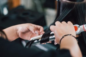 エアライン就活の証明写真と面接の髪型は変えてもOK?注意点やそれぞれのセットポイント3