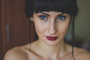 エアライン写真でオン眉・ぱっつんについて、前髪短め女子におすすめのスタイルを紹介！1
