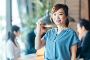 エアライン証明写真で髪型の下ろしヘアOKな場合やセット手順を紹介！1