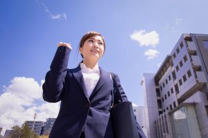 エアラインの証明写真でのショートヘアについて、おすすめ髪型やまとめ髪希望の人向けに対処法を紹介！7