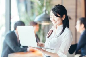 エアライン証明写真で髪型の下ろしヘアOKな場合やセット手順を紹介！7
