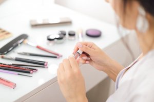 エアライン証明写真の眉毛の形や正しいメイク手順を紹介！6
