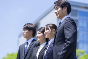 エアライン就活の証明写真のポーズについて男女別に綺麗な姿勢を叶えるコツをご紹介1