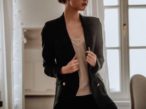 エアライン証明写真でシャツの襟の撮影時の襟元ルールをご紹介！3