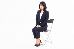 エアライン写真は絶対スカート？パンツは？丈の適切な長さや注意点を解説！4