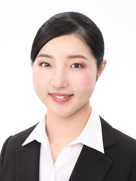女子就活生のプロがヘアメイクして、撮影指導をした証明写真のアフター