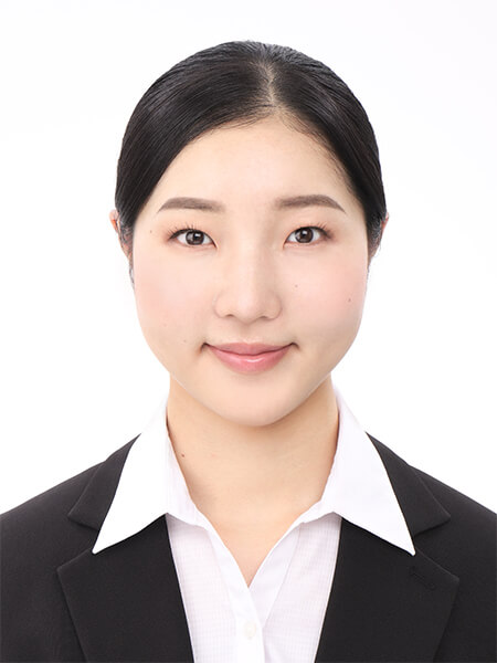 女子就活生のプロがヘアメイクして、撮影指導をした証明写真のアフター