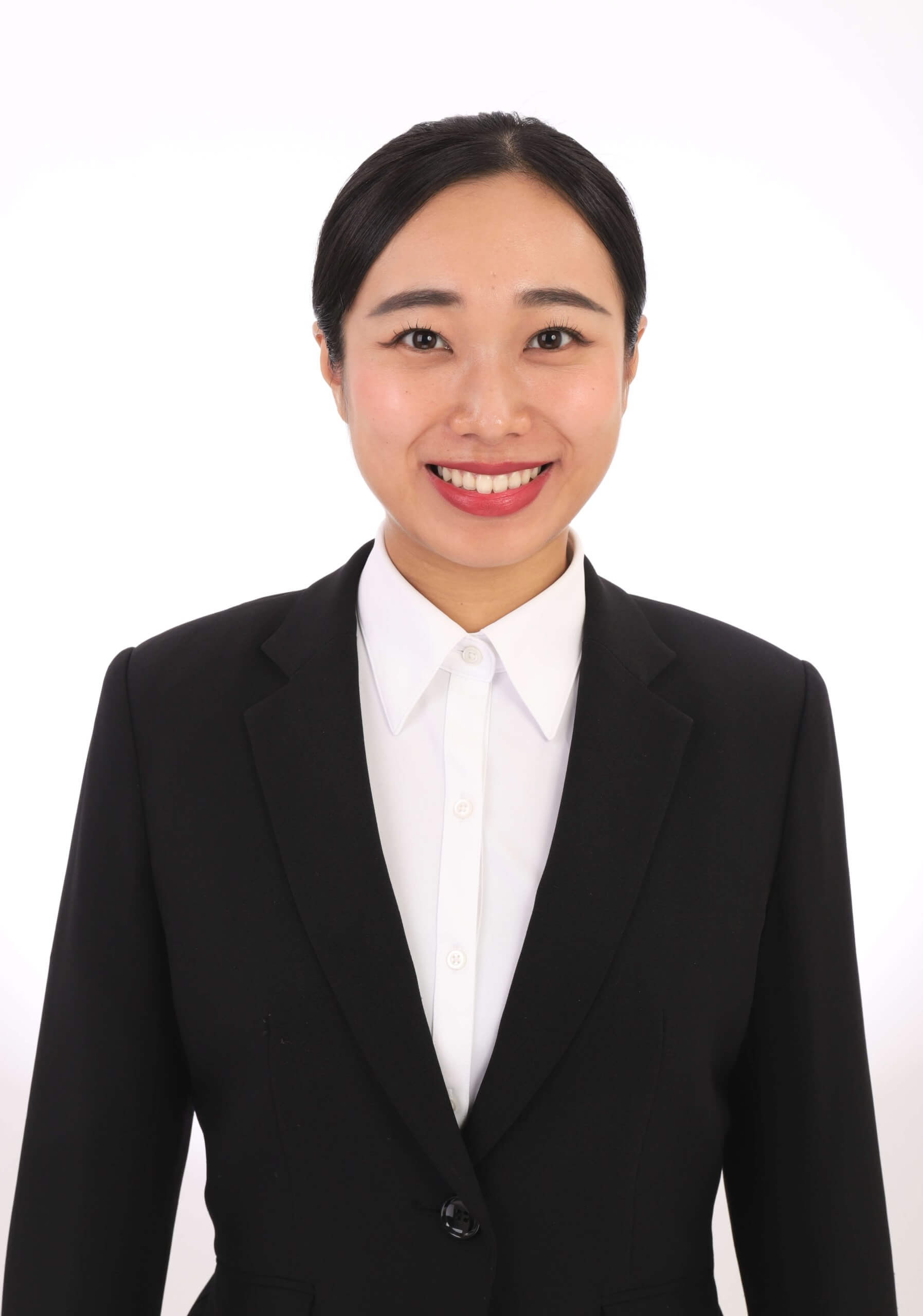 女子就活生の証明写真のビフォー