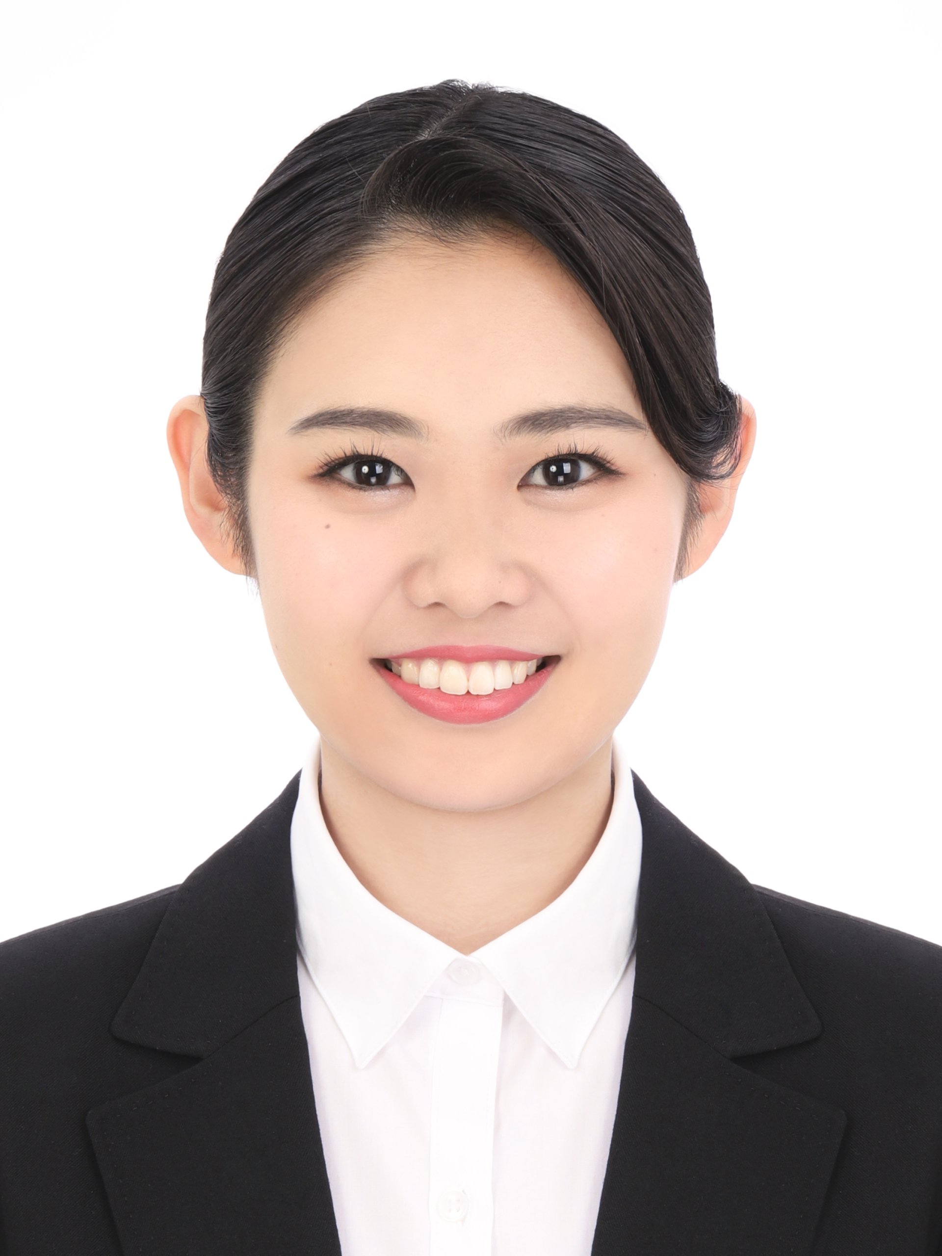 女子就活生のプロがヘアメイクして、撮影指導をした証明写真のアフター