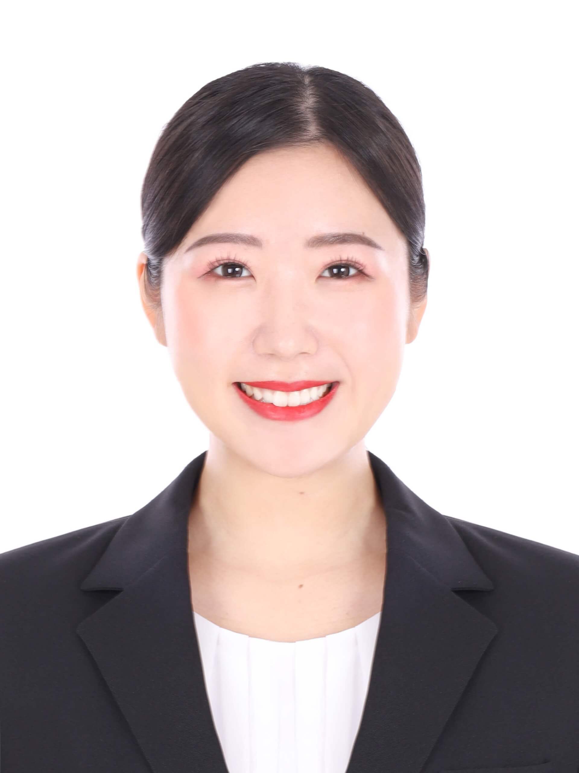 女子就活生のプロがヘアメイクして、撮影指導をした証明写真のアフター