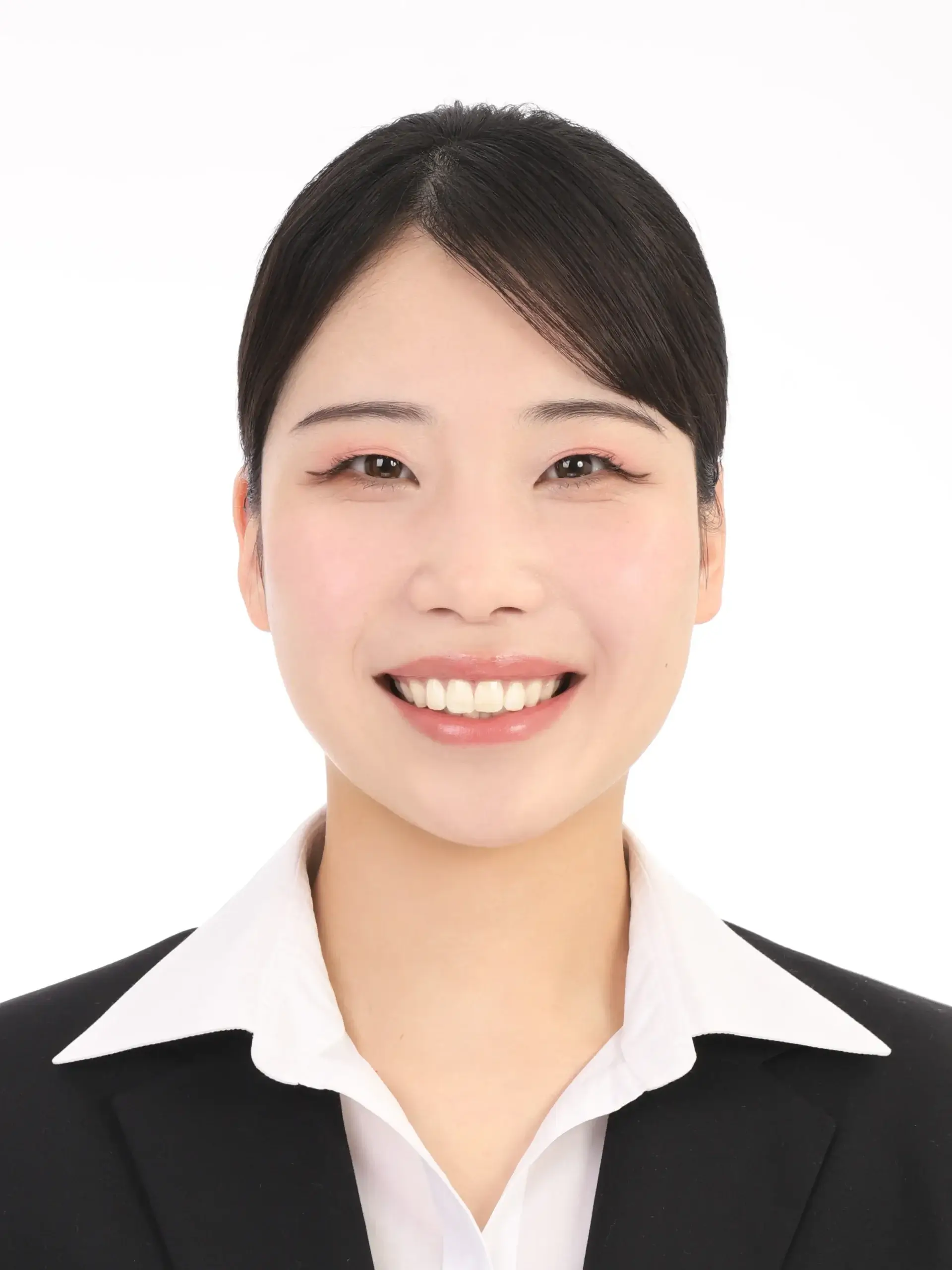 女子就活生のプロがヘアメイクして、撮影指導をした証明写真のアフター
