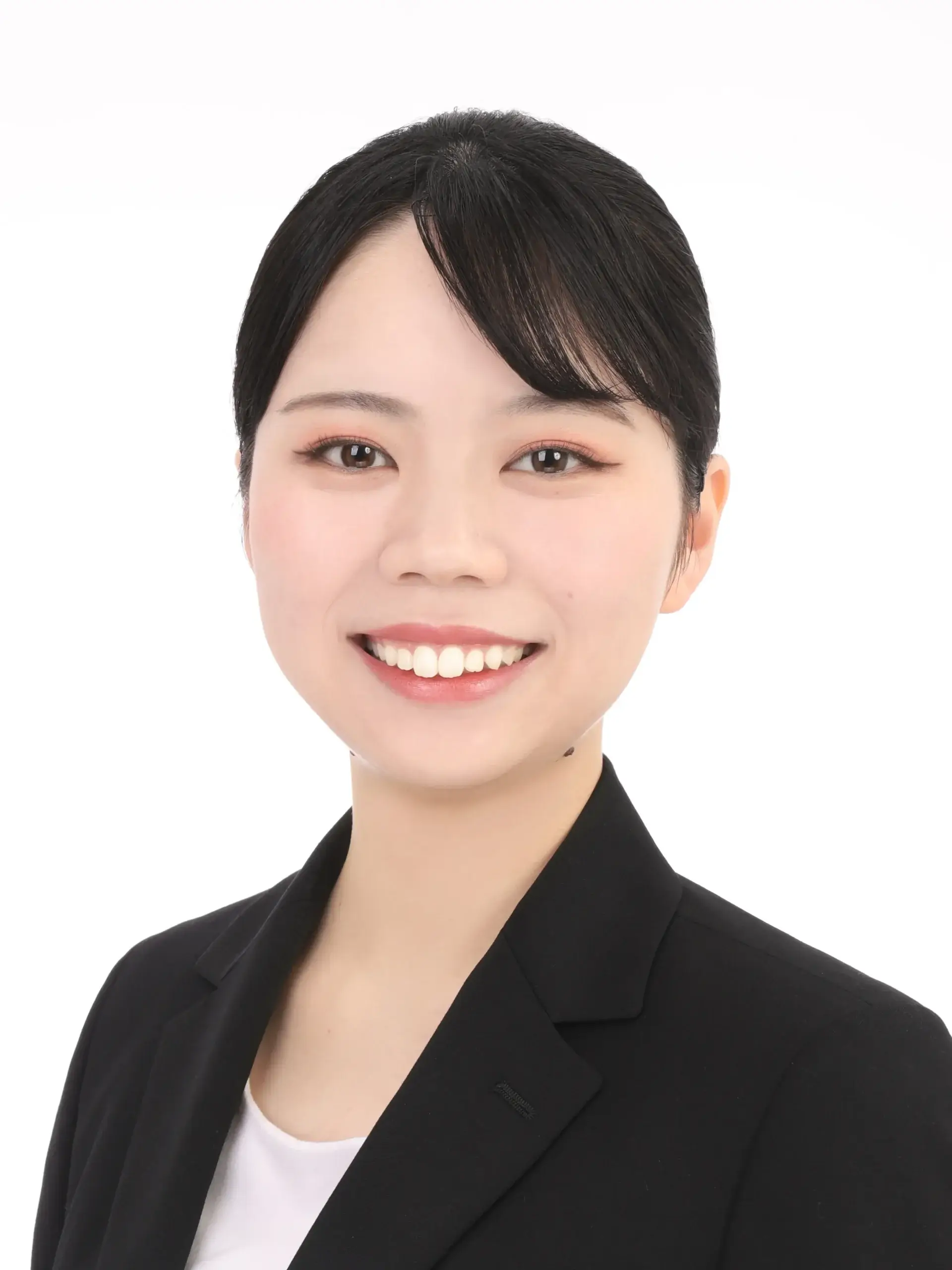 女子就活生のプロがヘアメイクして、撮影指導をした証明写真のアフター