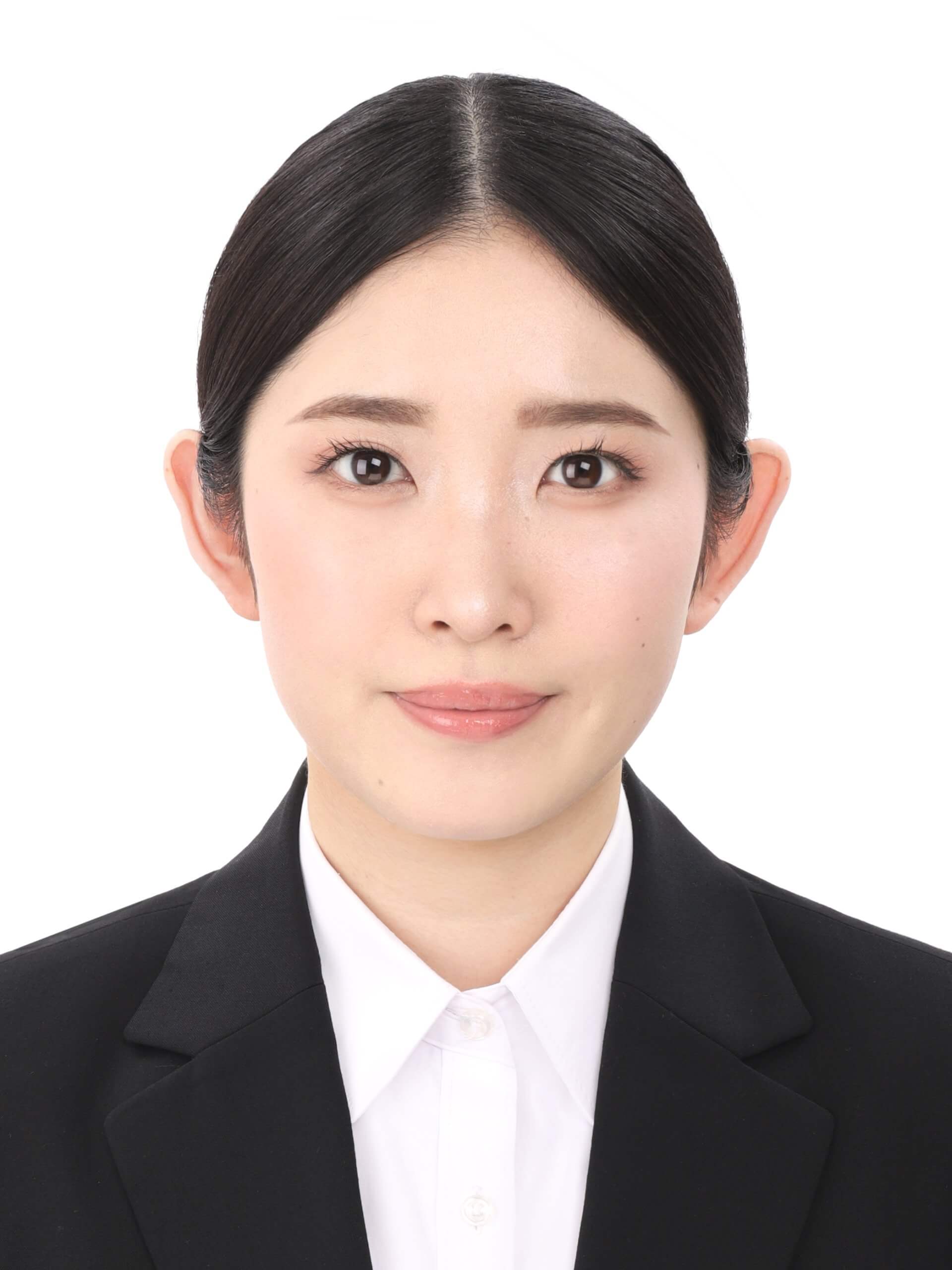 女子就活生のプロがヘアメイクして、撮影指導をした証明写真のアフター
