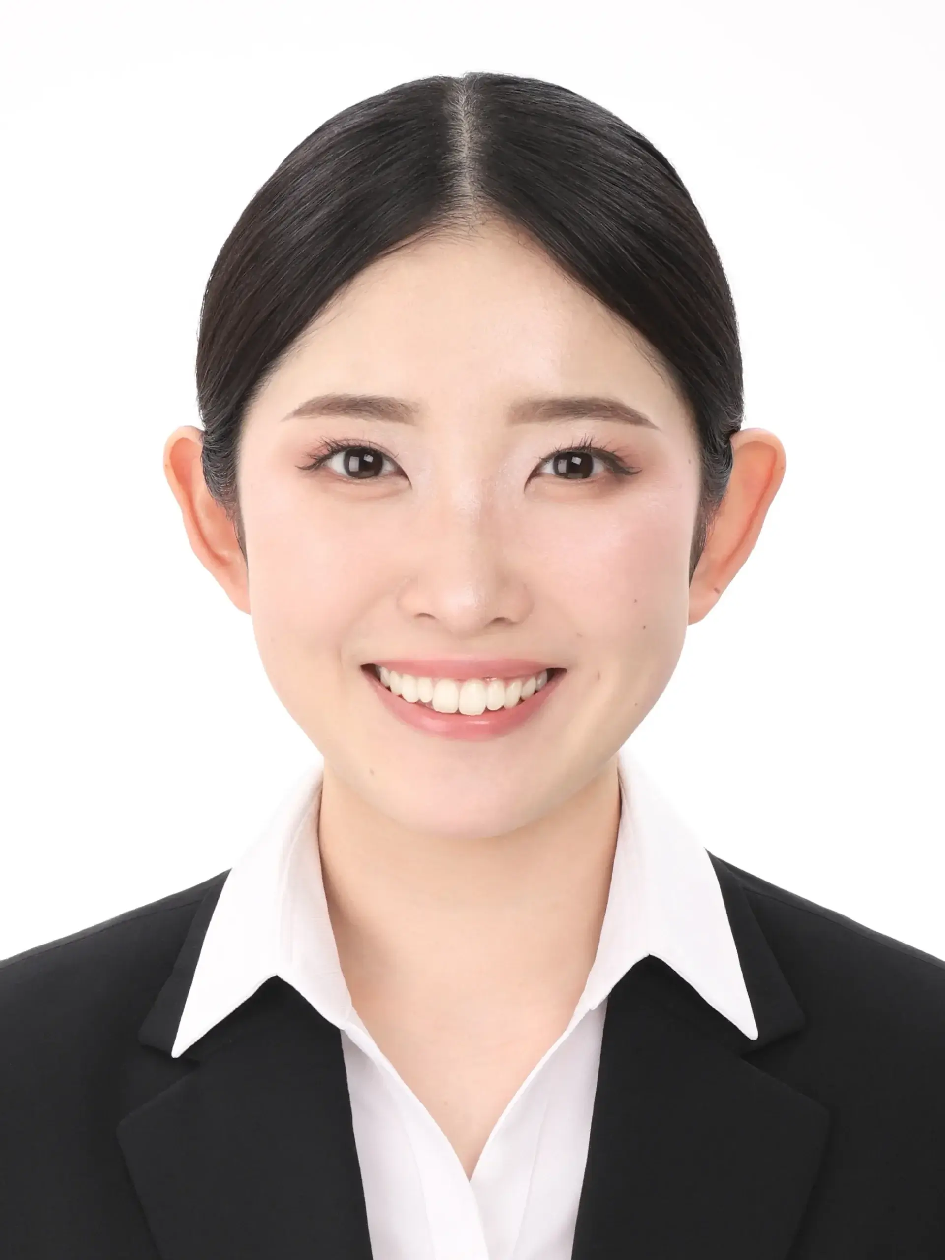 女子就活生のプロがヘアメイクして、撮影指導をした証明写真のアフター