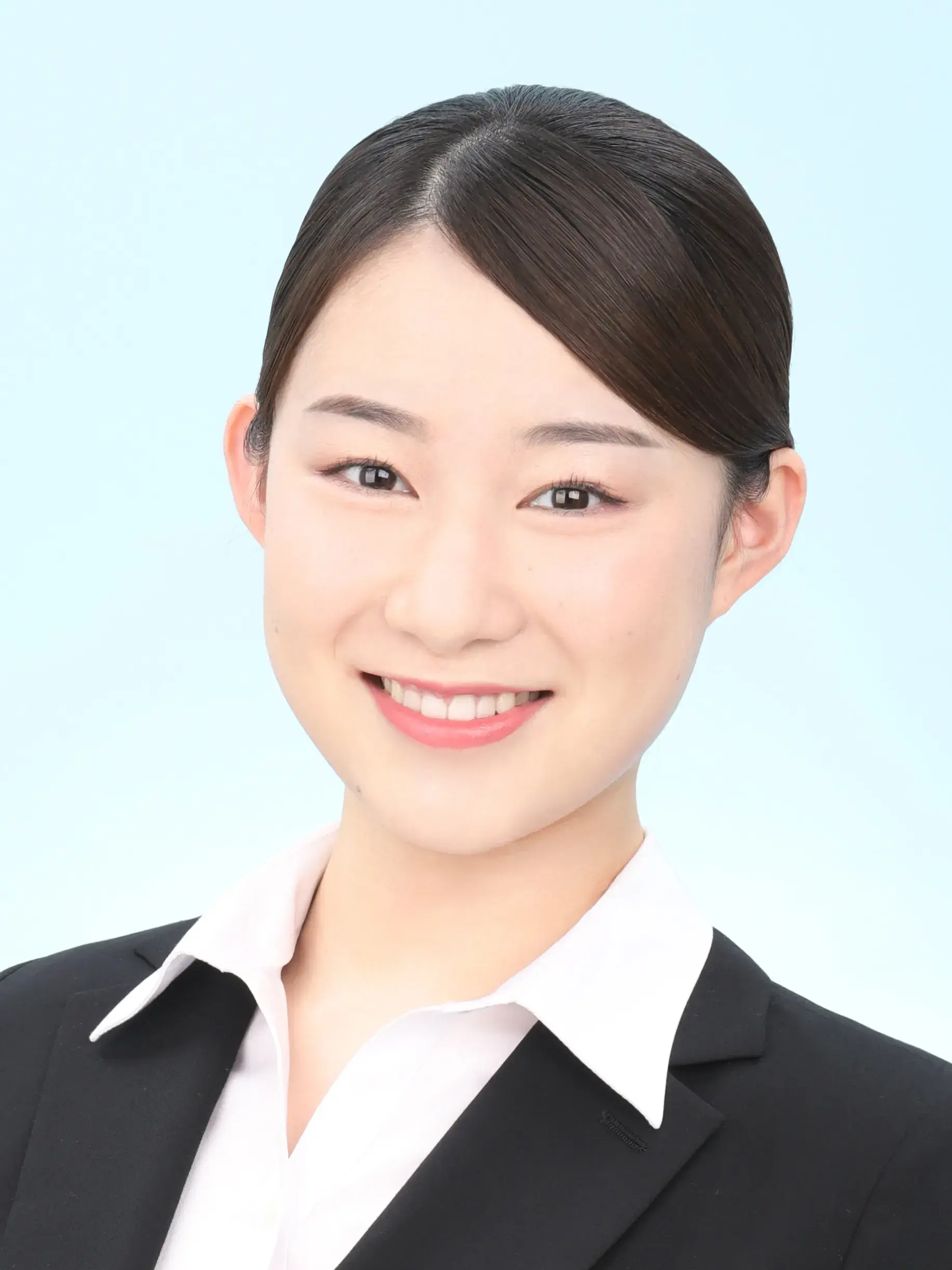 女子就活生のプロがヘアメイクして、撮影指導をした証明写真のアフター