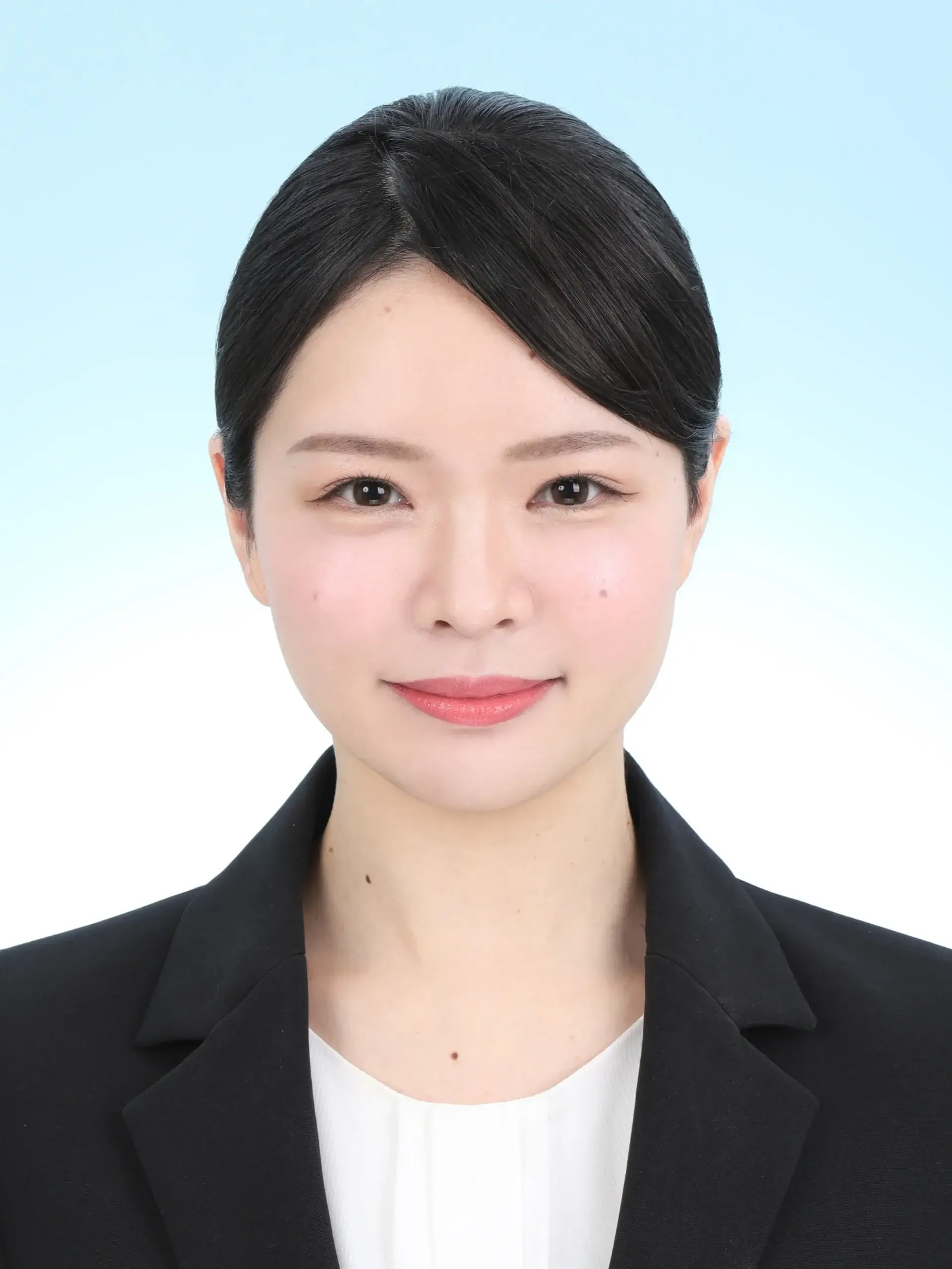 女子就活生のプロがヘアメイクして、撮影指導をした証明写真のアフター