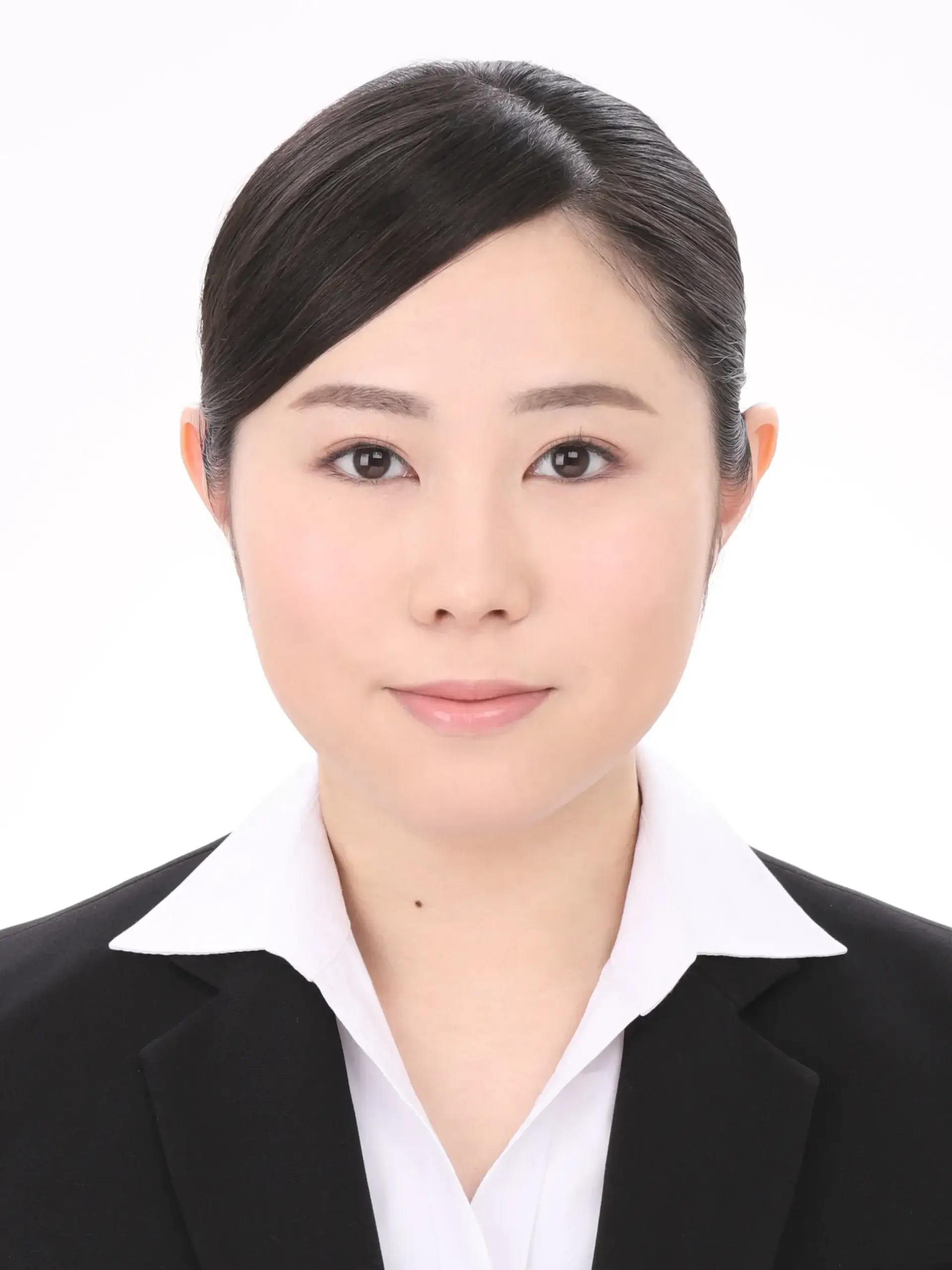 女子就活生のプロがヘアメイクして、撮影指導をした証明写真のアフター