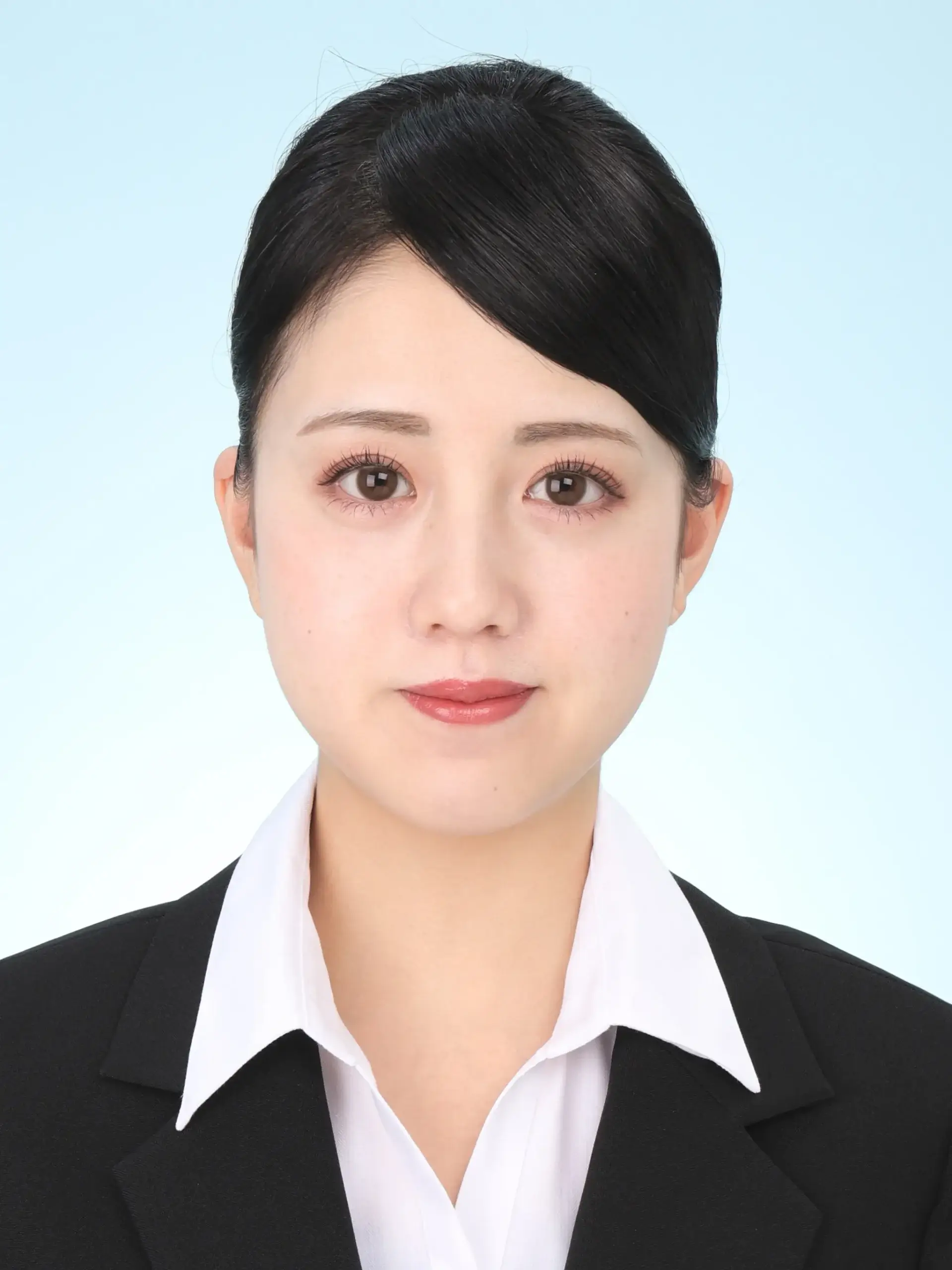 女子就活生の証明写真のビフォー