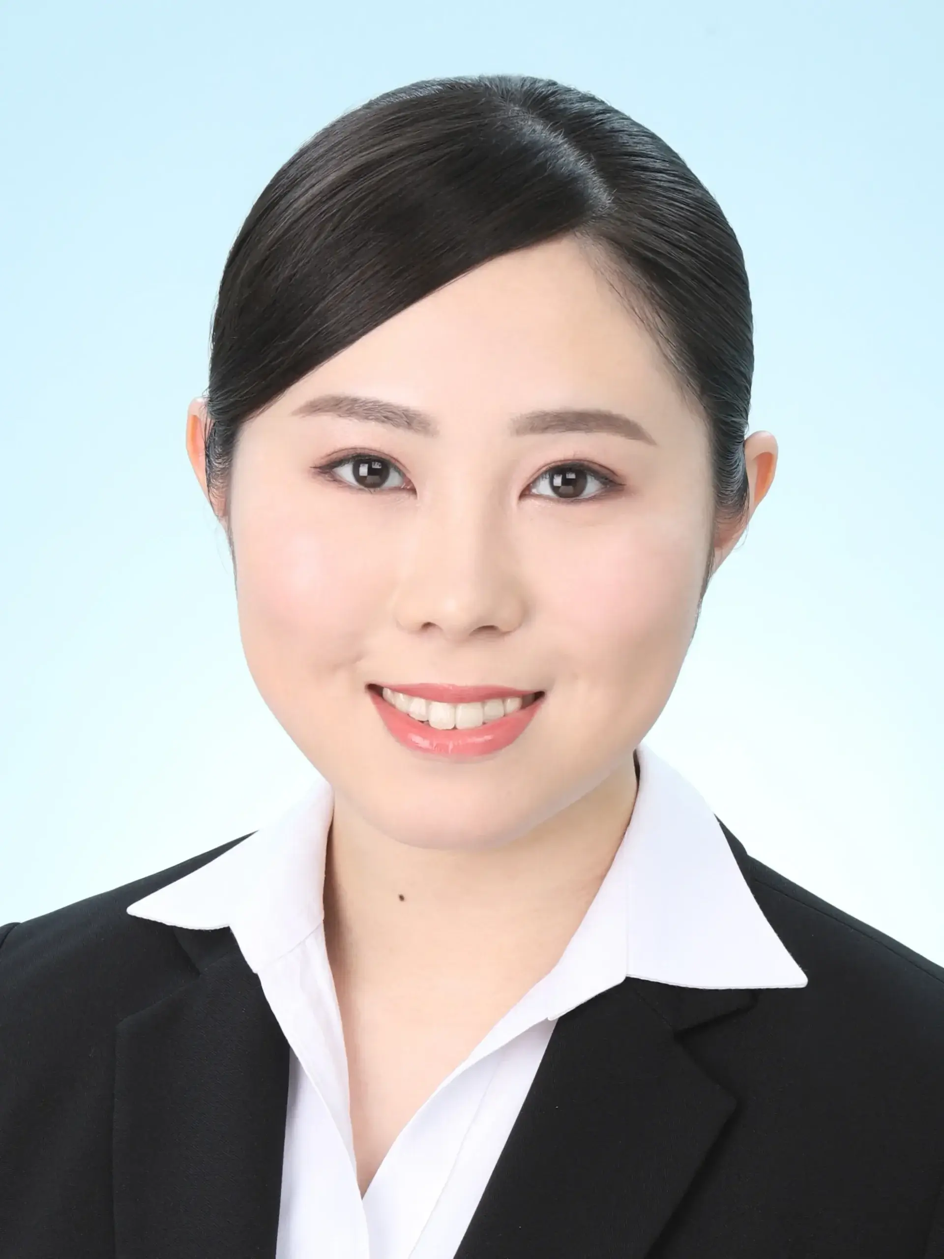 女子就活生のプロがヘアメイクして、撮影指導をした証明写真のアフター