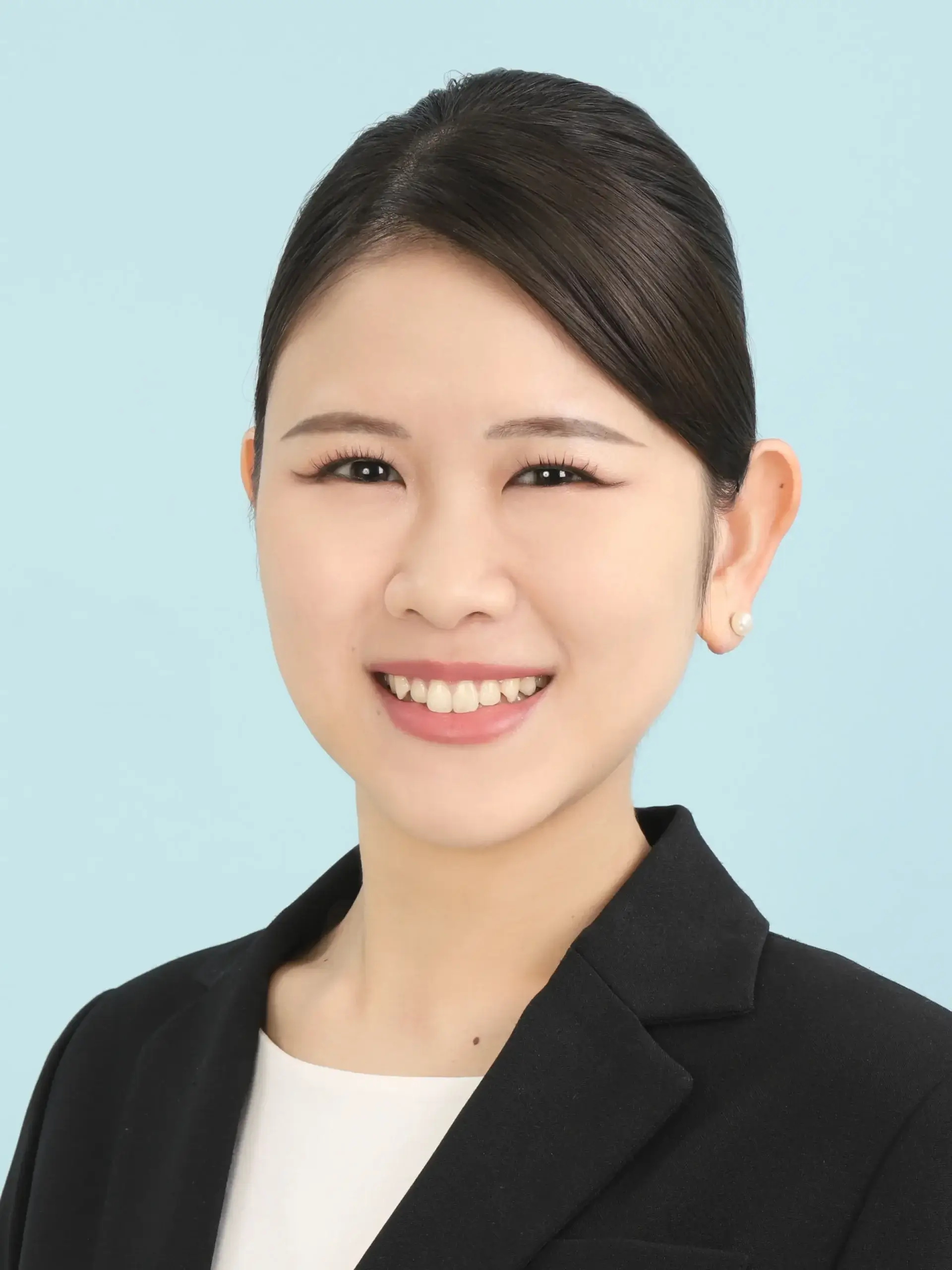 女子就活生のプロがヘアメイクして、撮影指導をした証明写真のアフター