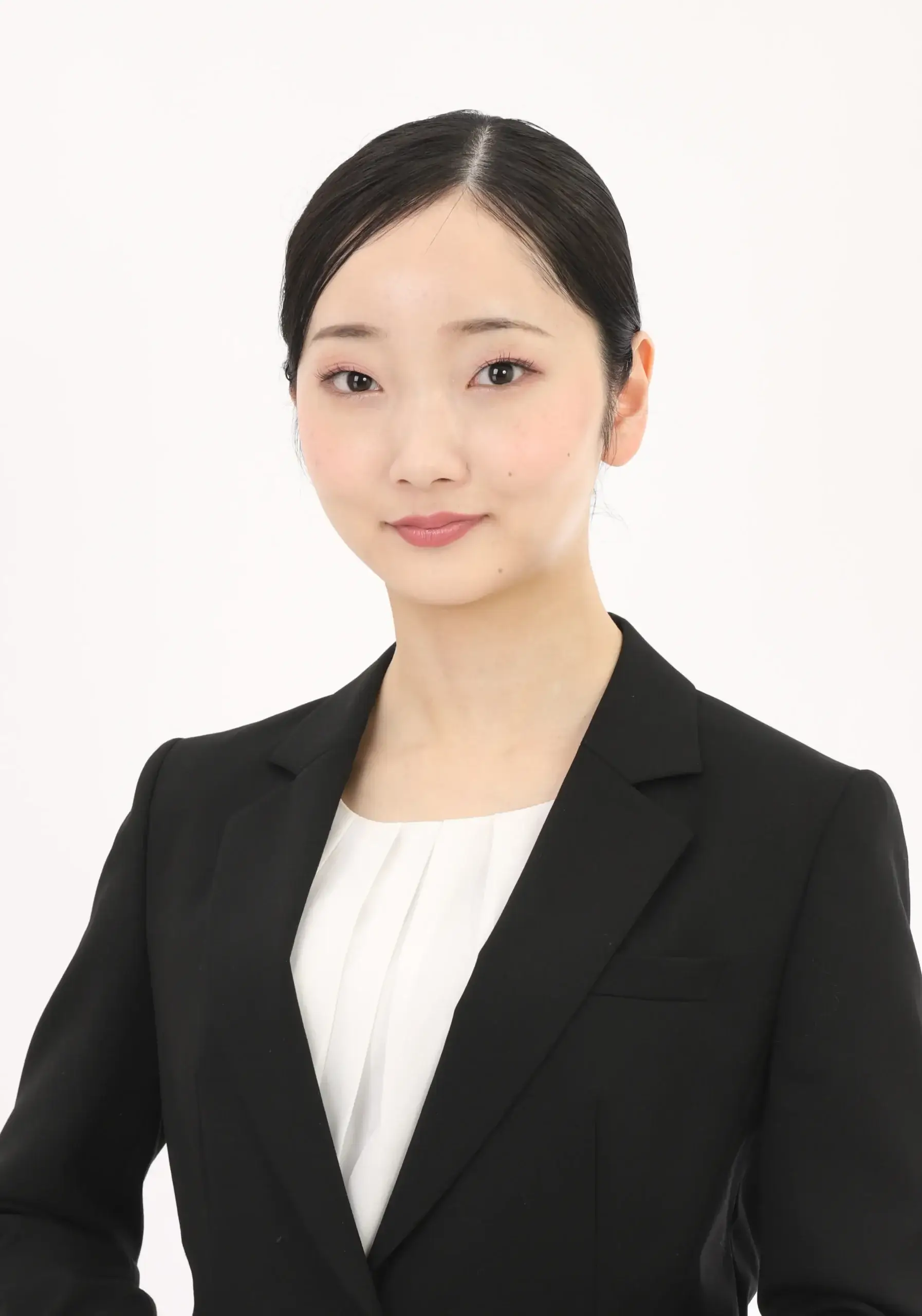 女子就活生の証明写真のビフォー