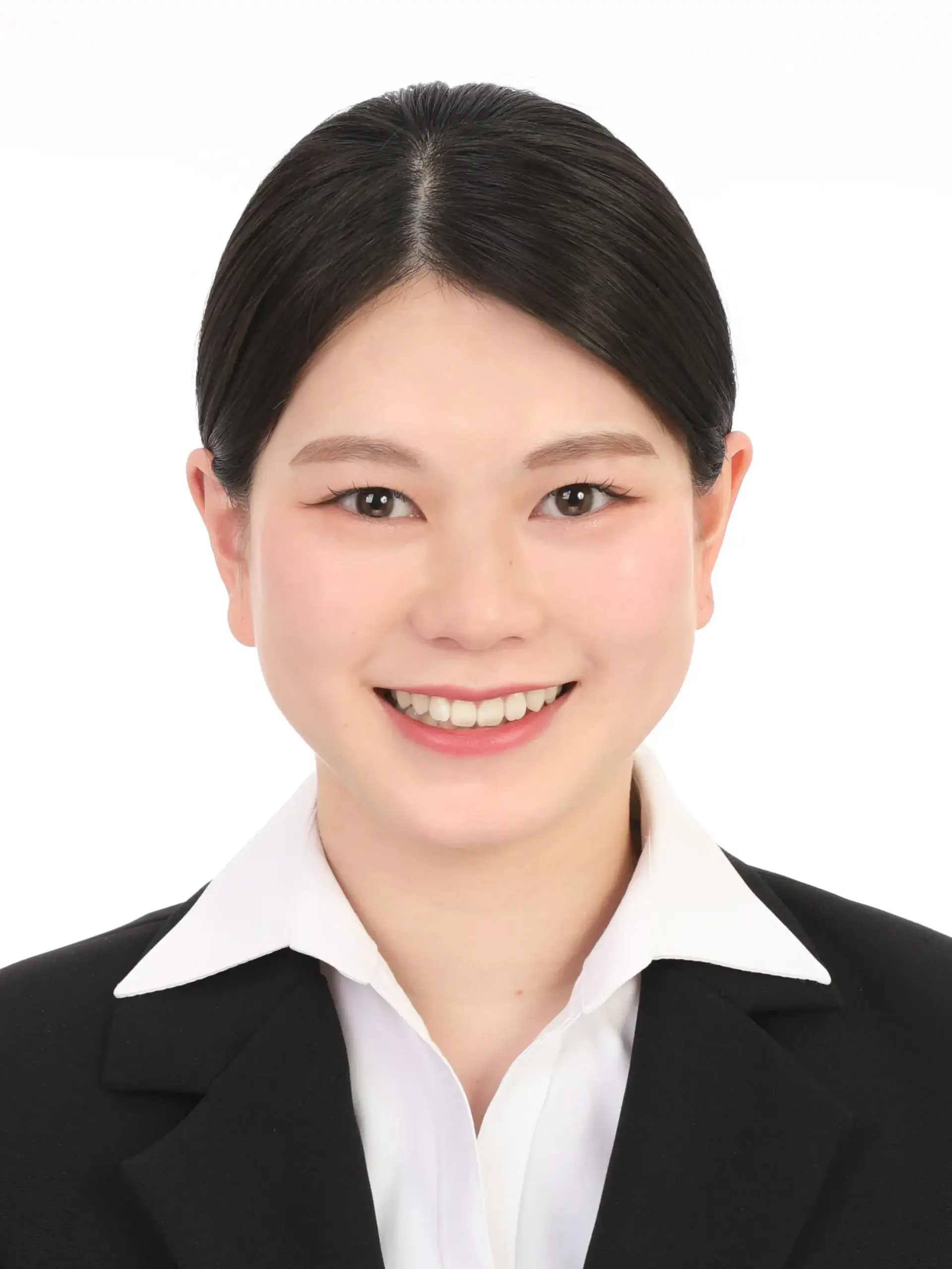 女子就活生のプロがヘアメイクして、撮影指導をした証明写真のアフター