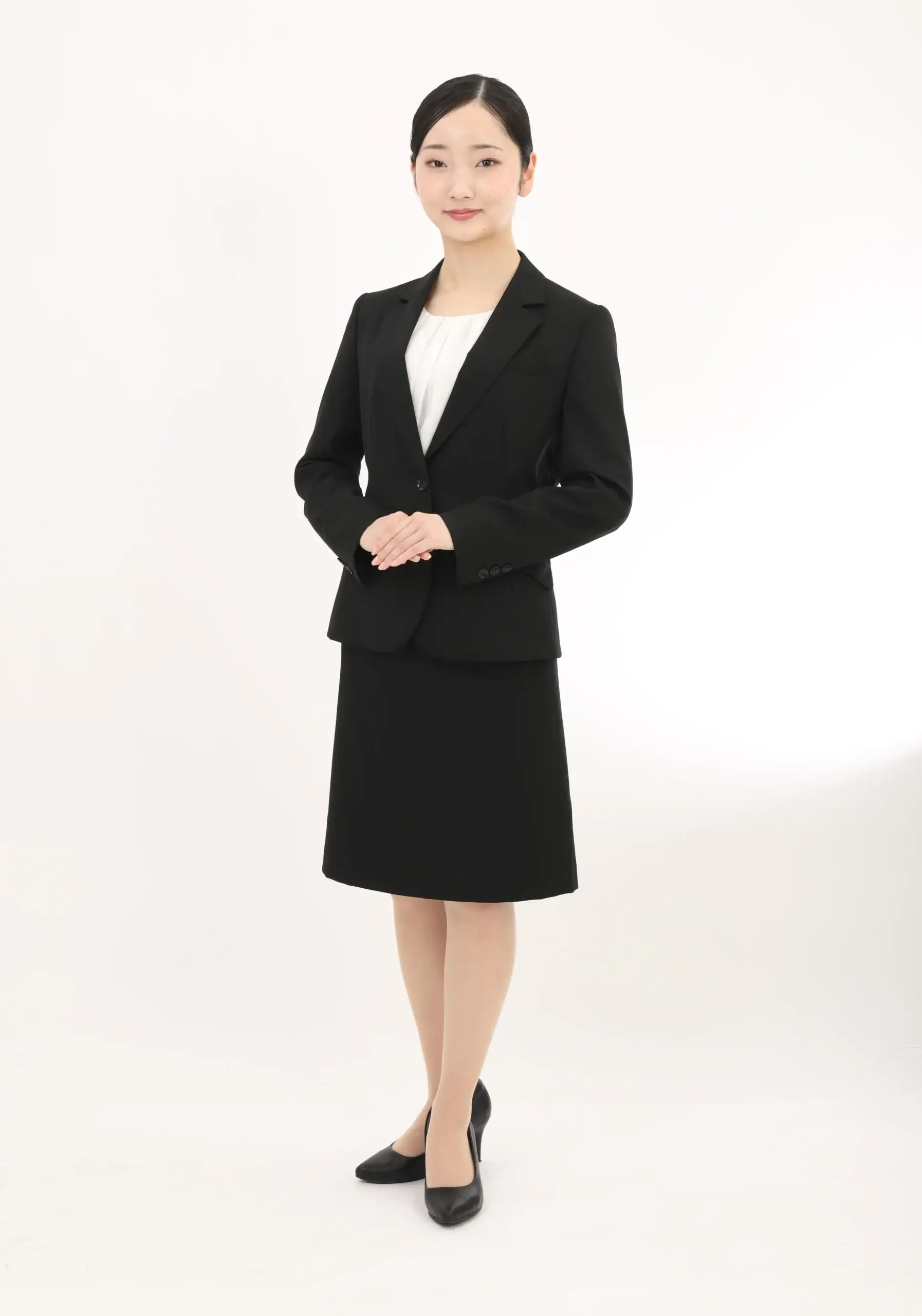 女子就活生の証明写真のビフォー